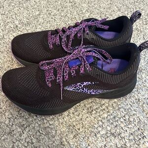 Woman’s Brooks Revel 5 athletic shoes